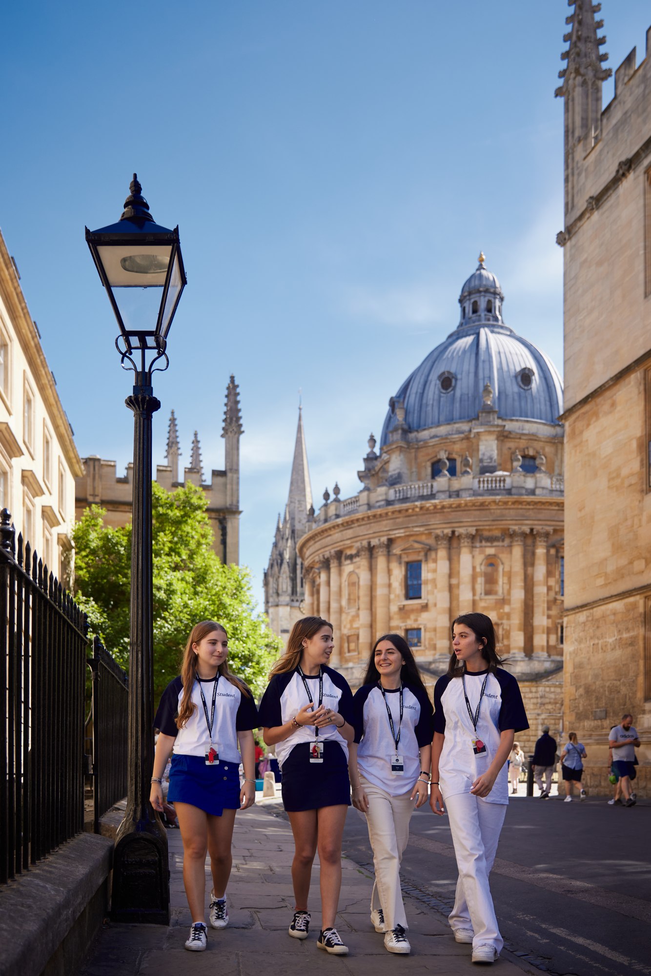 Students walking together through Oxford’s historic streets