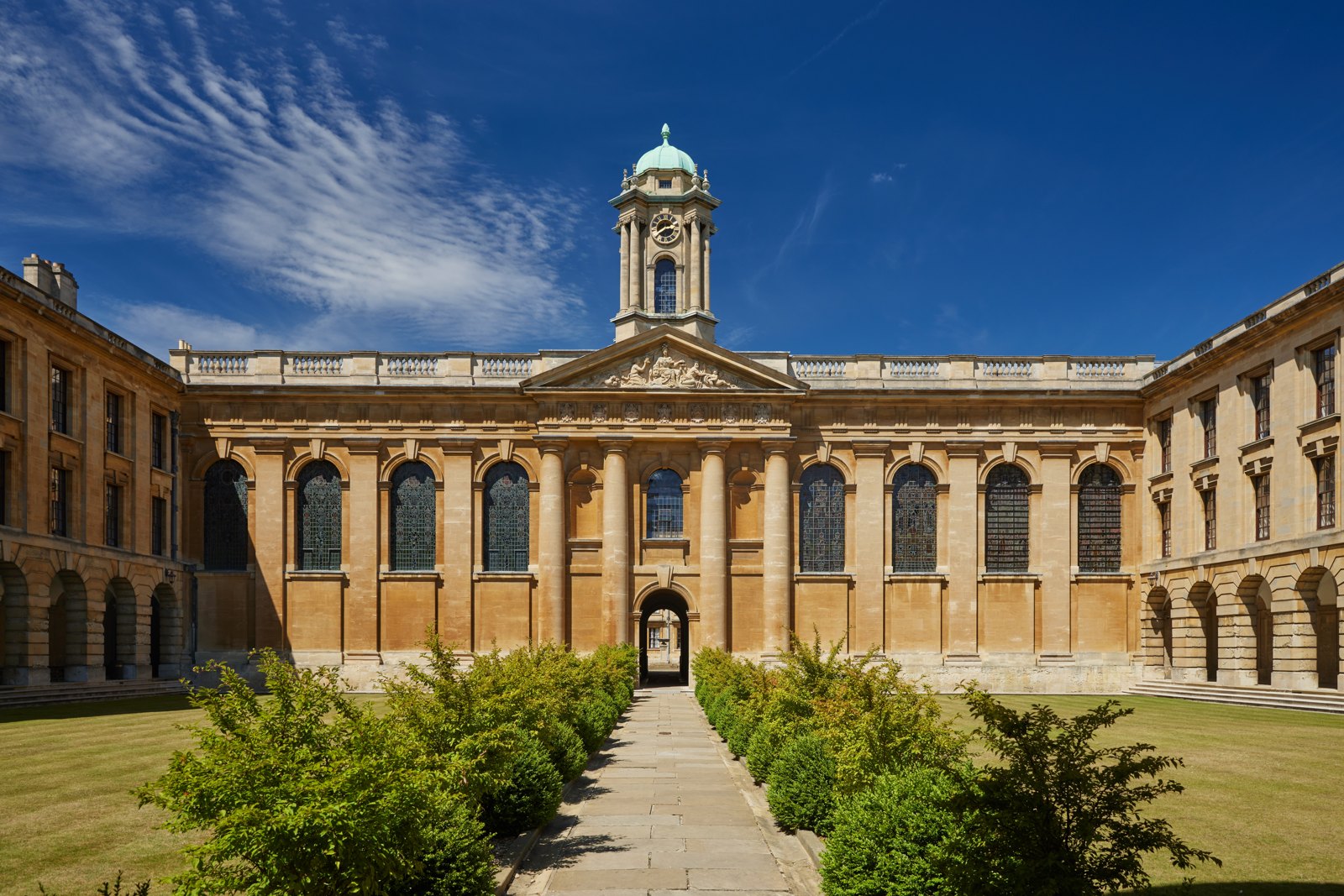 Golden stone architecture and a courtyard in Oxford